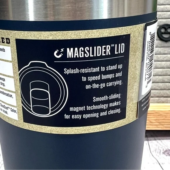 YETI Rambler 20 oz Tumbler-NAVY- NEW - Picture 3 of 11